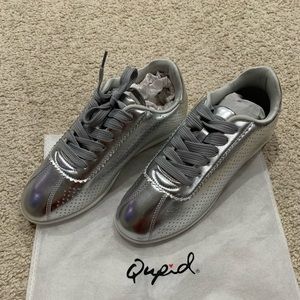 Brand new silver tennis shoes Qupid women size 6
